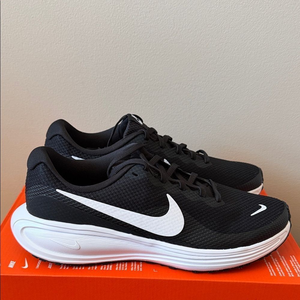 Nike Revolution 8 Black White HJ8485-001 Women’s Size 11